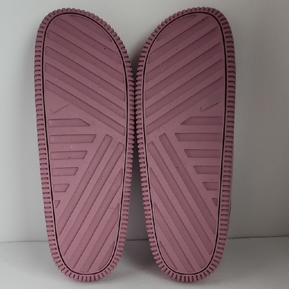 Nike Elemental Pink Flip Flops - Picture 7 of 7